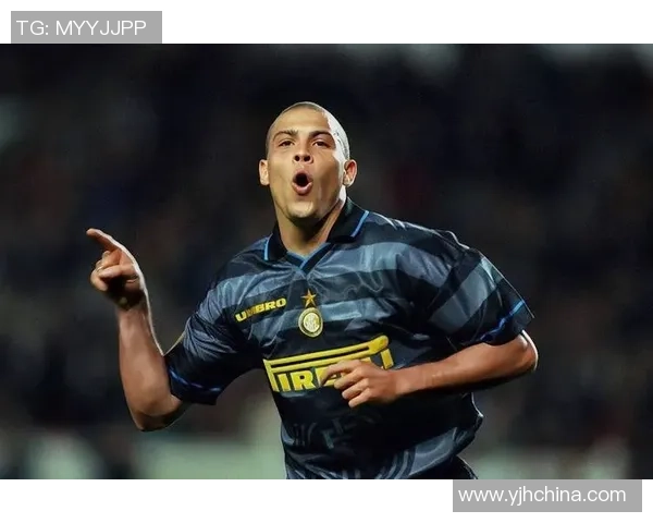 聚焦足坛明星球员精彩表现与成就分析探索他们背后的故事与未来发展