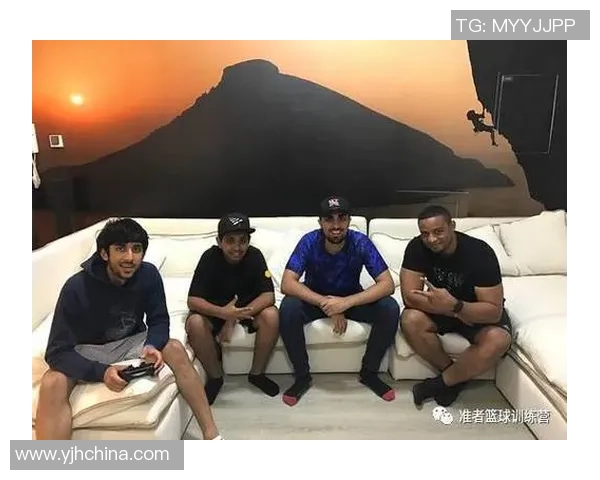 足球巨星现身潮流鞋店引粉丝围观体验购物日常瞬间